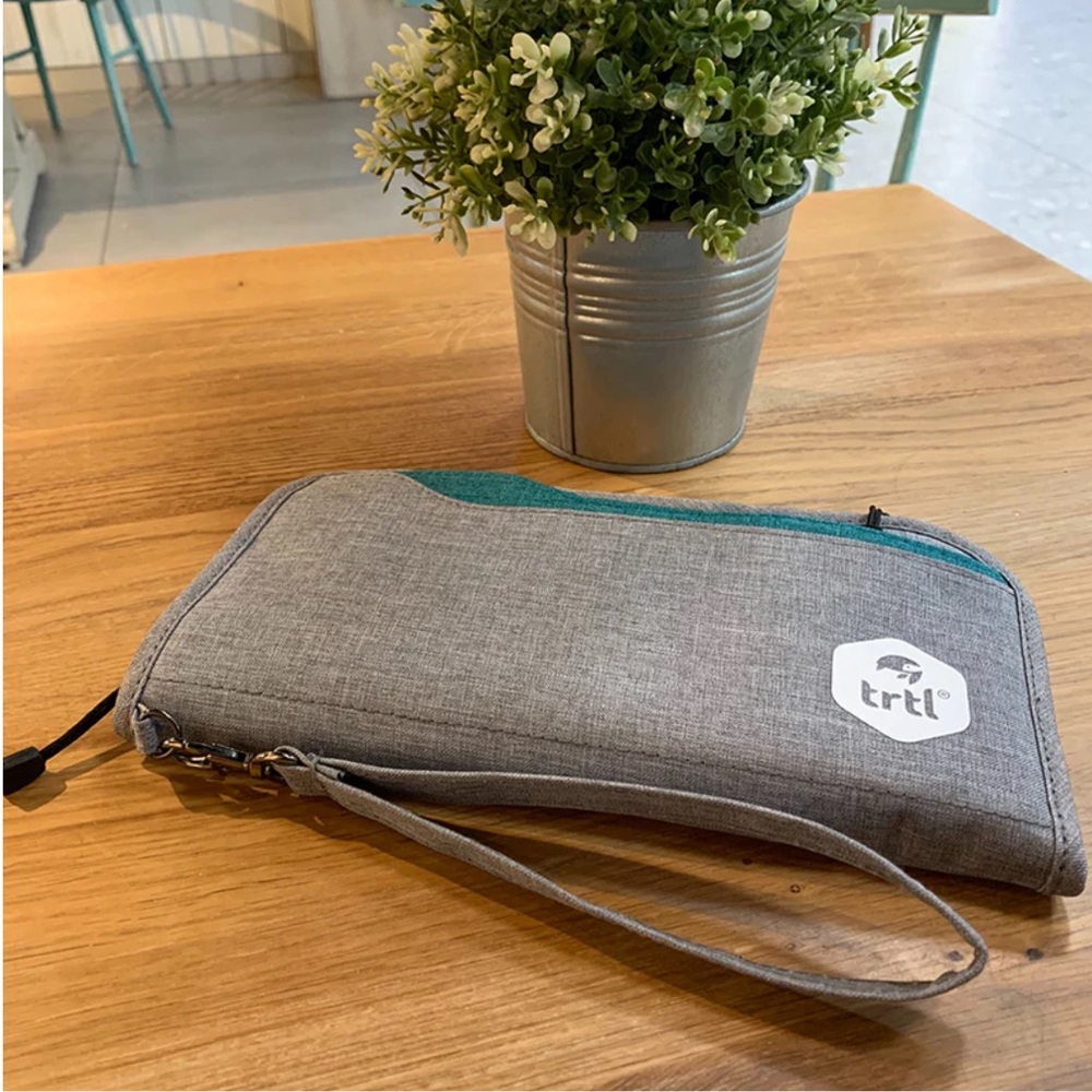 NWT trtl Travel Wallet - Picture 2 of 5